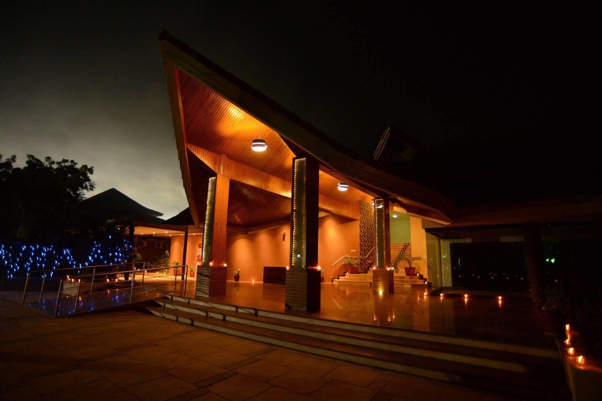 Palm Green Club Resort Jetalpur Exterior foto