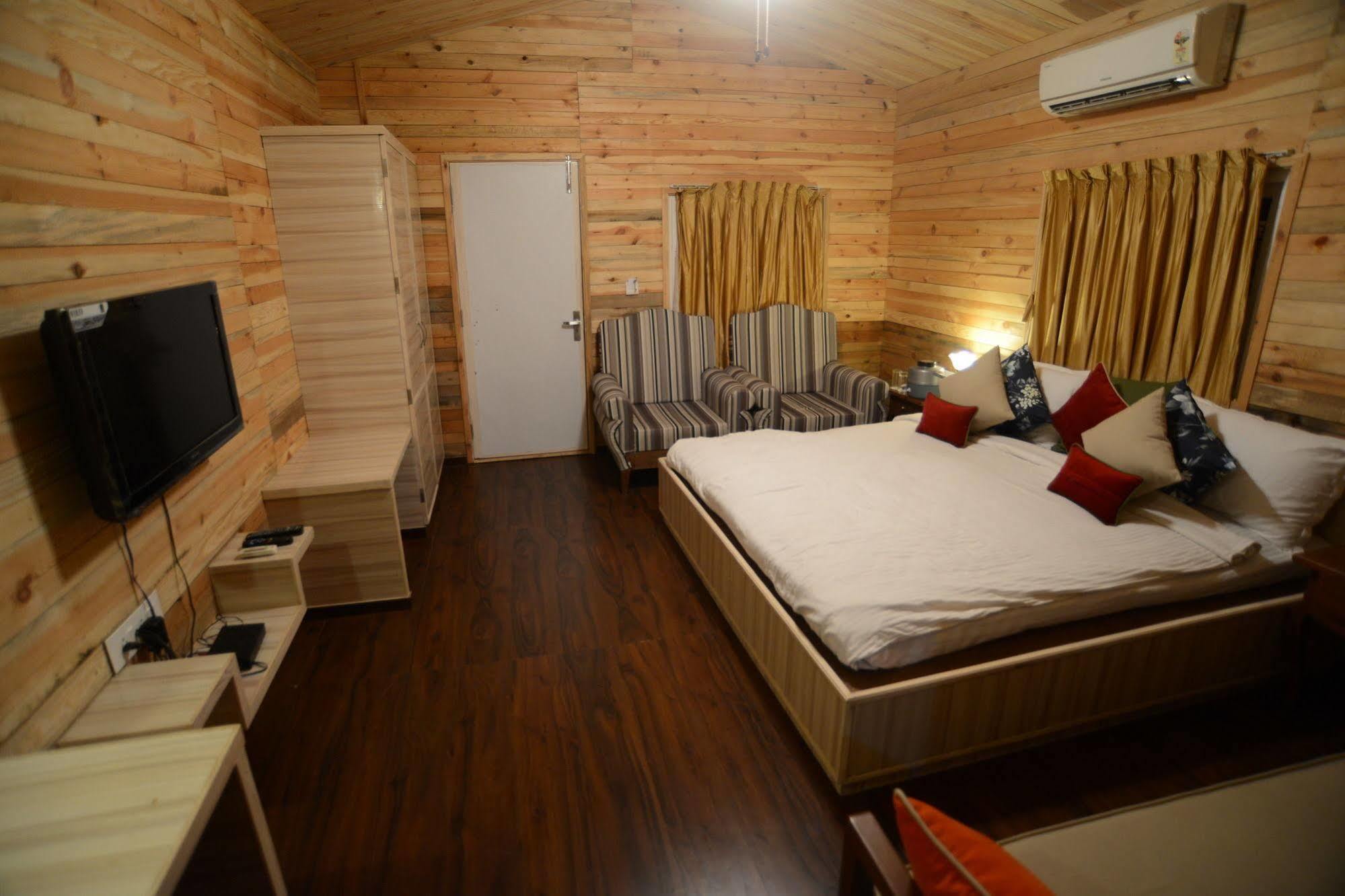 Palm Green Club Resort Jetalpur Exterior foto