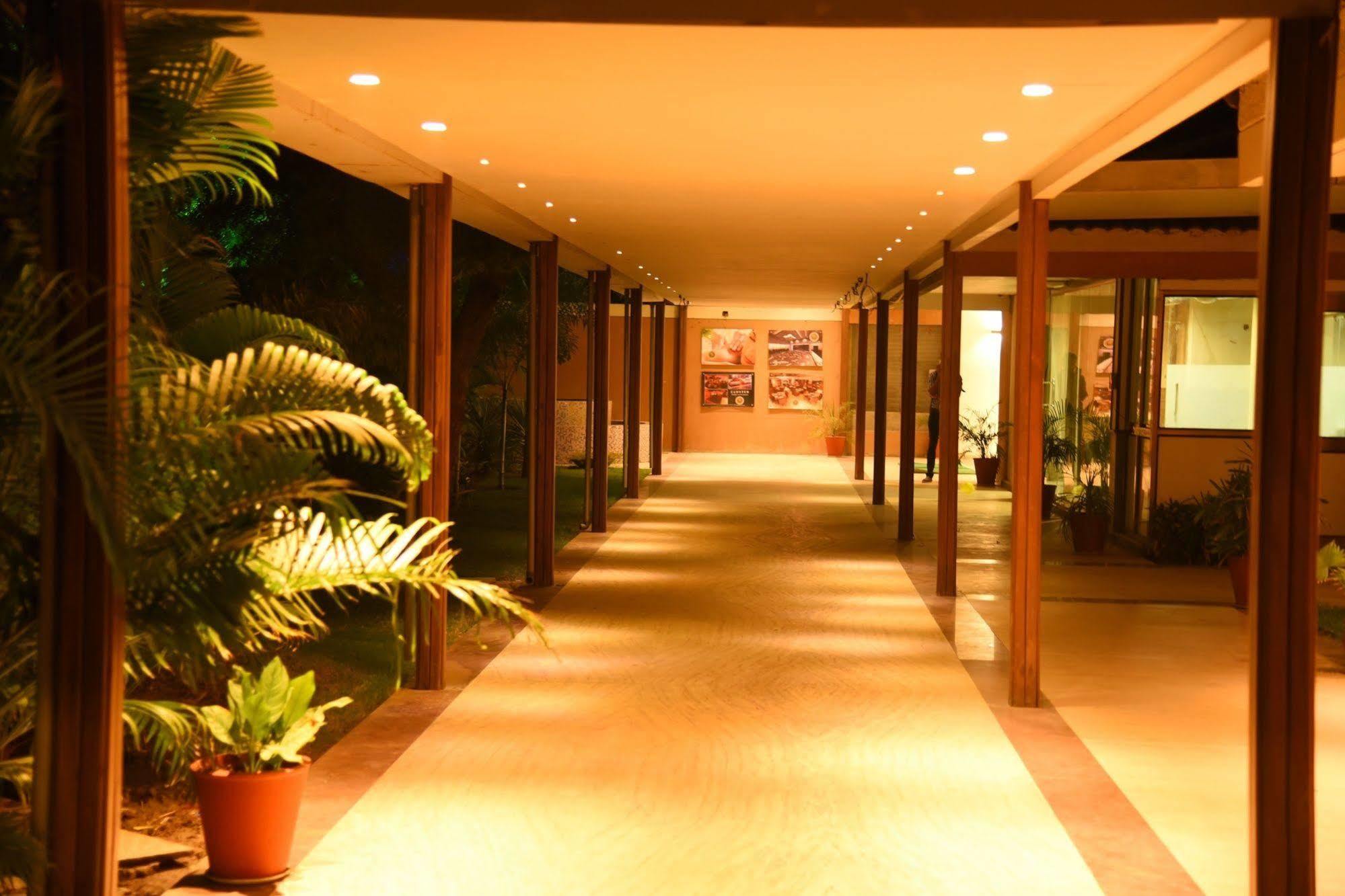 Palm Green Club Resort Jetalpur Exterior foto