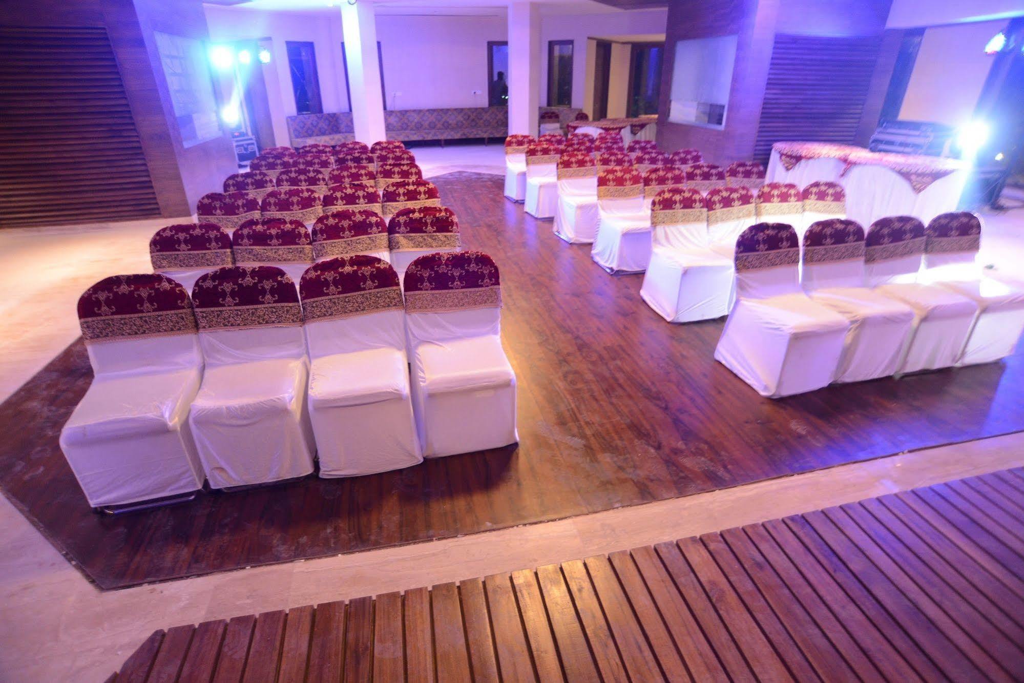 Palm Green Club Resort Jetalpur Exterior foto