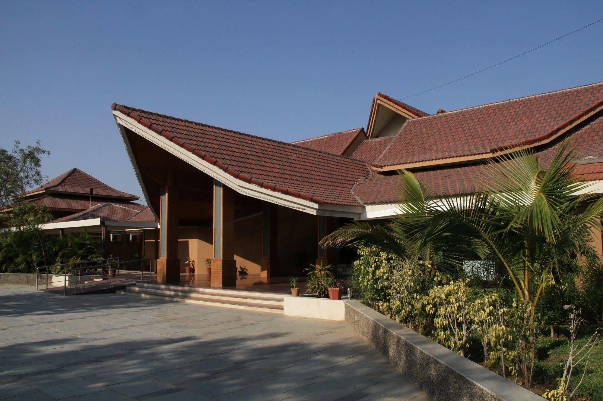Palm Green Club Resort Jetalpur Exterior foto
