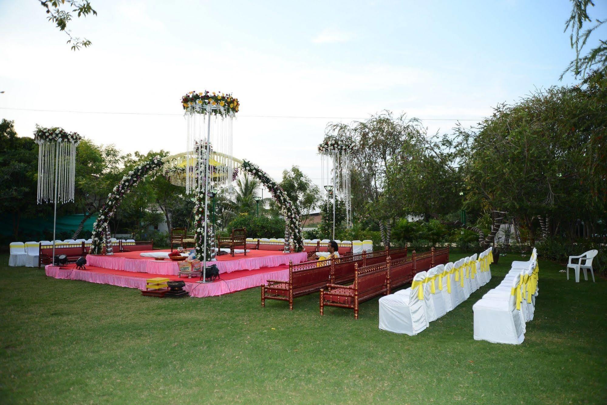Palm Green Club Resort Jetalpur Exterior foto