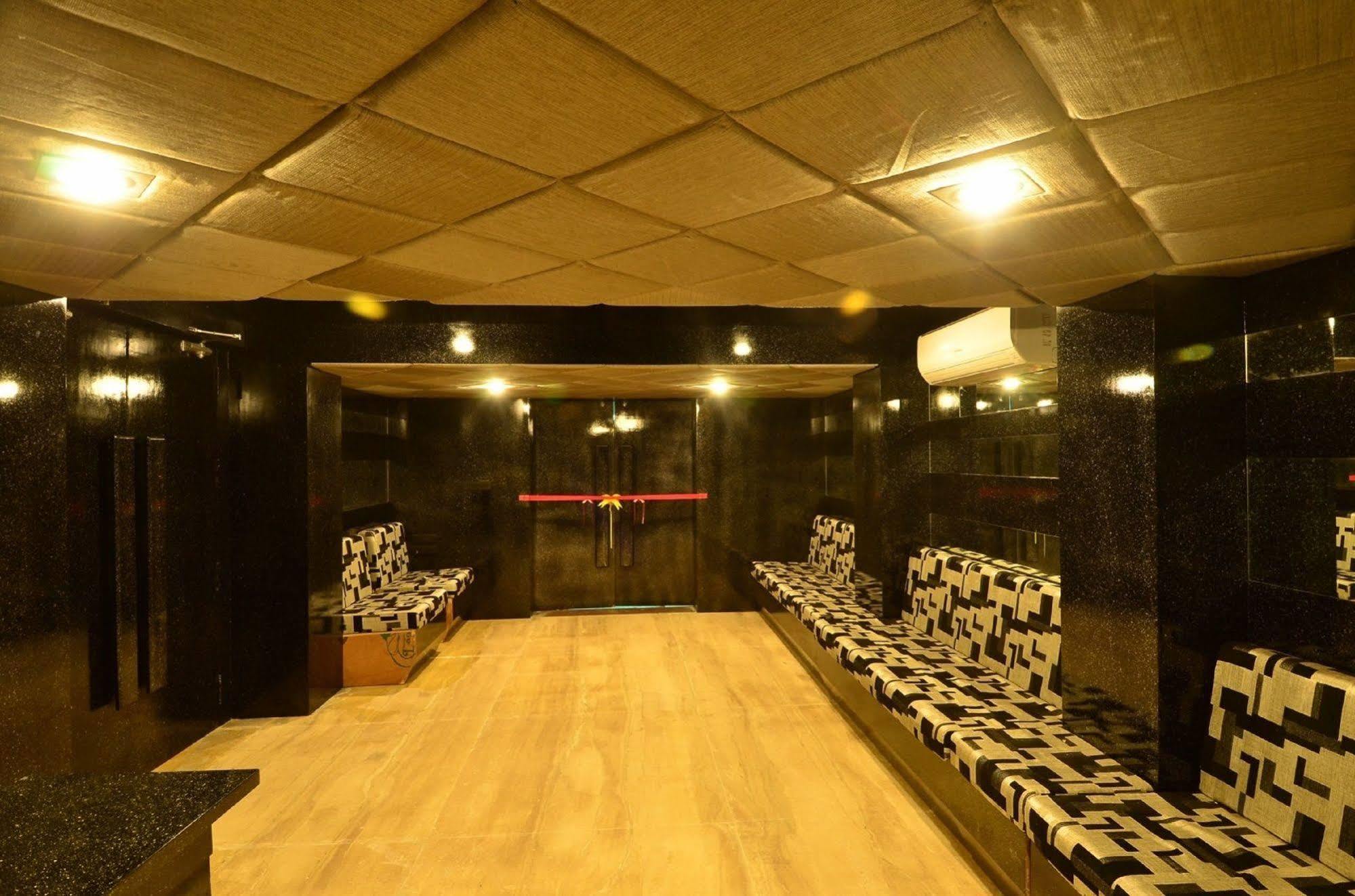 Palm Green Club Resort Jetalpur Exterior foto