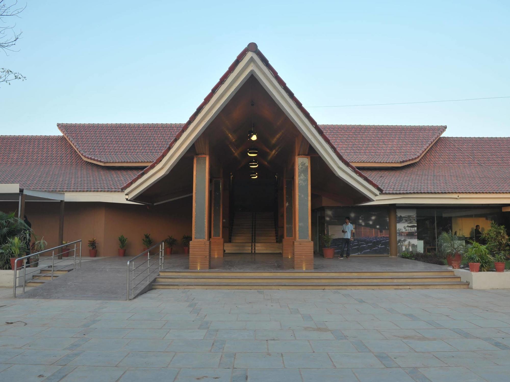 Palm Green Club Resort Jetalpur Exterior foto